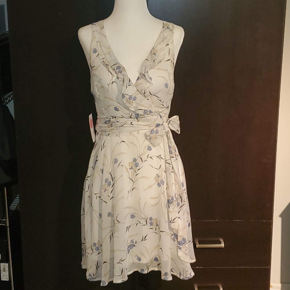 Sleevless floral dress 👗💐